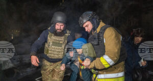 Четирима загинали и 17 ранени при руски удари с дронове във втория по големина украински град Харков