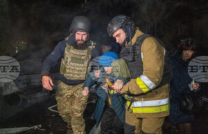 Четирима загинали и 17 ранени при руски удари с дронове във втория по големина украински град Харков