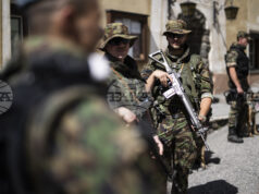 Швейцарците гласуват на референдум дали да бъде въведена задължителна военна служба за жените