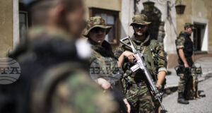 Швейцарците гласуват на референдум дали да бъде въведена задължителна военна служба за жените