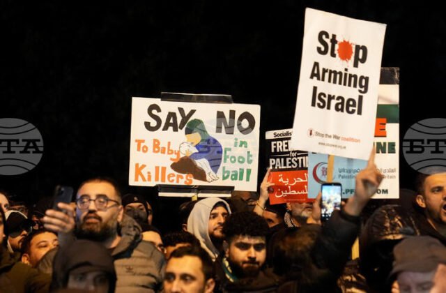 Шестима души бяха арестувани близо до футболния стадион "Вила Парк" Шестима души бяха арестувани близо до футболния стадион "Вила Парк" в Бирмингам