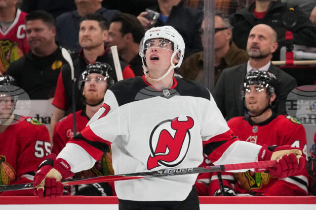 Шимон Немец отбеляза хеттрик за победа на Ню Джърси Девилс Шимон Немец отбеляза хеттрик за победа на Ню Джърси Девилс срещу Чикаго Блекхоукс в НХЛ