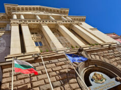 Ще успеят ли управляващите да овладеят кризата „Лукойл“? Министерският съвет