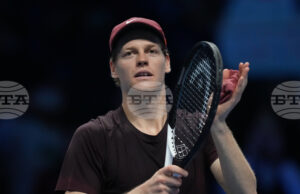 Яник Синер победи Александър Зверев за трети път в рамките на 17 дни и достигна до полуфиналите на Финалния турнир на АТП в Торино