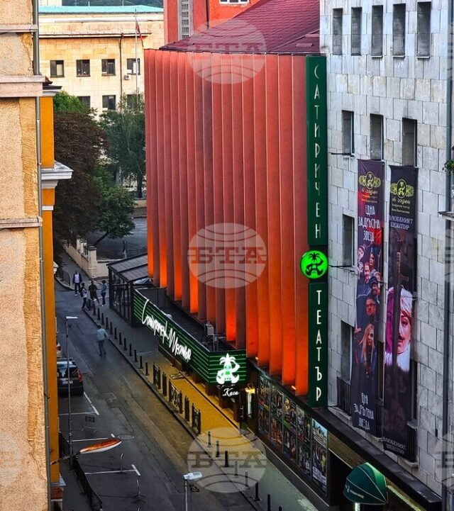 „Брадатата графиня“ по Нийл Саймън гастролира за първи път в Сатирата