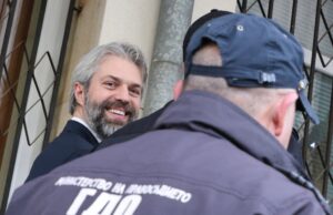 „Убеден съм, че истината ще излезе наяве“: Варненският кмет се прибра при семейството си (ОБЗОР) Благомир Коцев