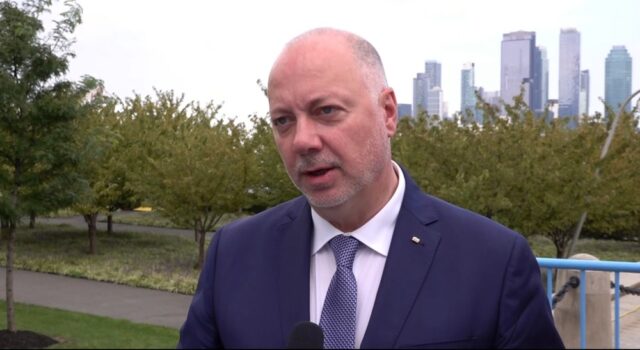 „Единствено възможният бюджет“ се оказа грешка. Отпадат концесията на тотото Росен Желязков