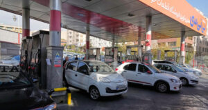 Иран вдигна цените на бензина за пръв път от протестите през 2019 г.