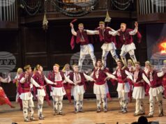 Коледен концерт на Представителната фолклорна танцова студия „Добруджа“ се състоя в Добрич