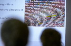 От супермаркетите до полицията: изкуственият интелект променя работните места в Нидерландия