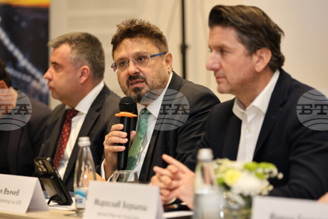 "БГ ТУРИЗЪМ - ЗИМА 2025/2026" Посланията от България през новия "БГ ТУРИЗЪМ - ЗИМА 2025/2026"
Посланията от България през новия зимен сезон са въвеждането на еврото, сигурна ваканция и природните условия, каза Кирил Вълчев на форум на БТА в Пампорово