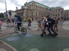 Австрийското правителство планира съкращения в администрацията, които могат да доведат до икономии за 540 млн. евро Австрийското правителство планира съкращения в администрацията, които могат да доведат до икономии за 540 млн. евро