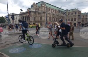 Австрийското правителство планира съкращения в администрацията, които могат да доведат до икономии за 540 млн. евро Австрийското правителство планира съкращения в администрацията, които могат да доведат до икономии за 540 млн. евро