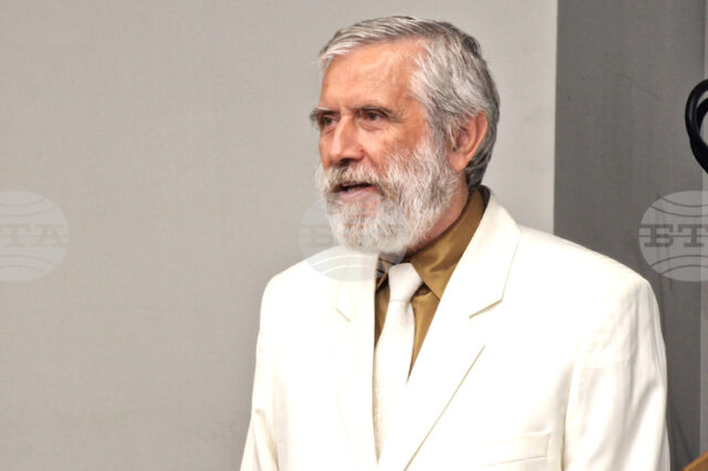 Авторската си лирика и биографията на Имре Калман ще представи Авторската си лирика и биографията на Имре Калман ще представи днес в Русе писателят Петър Вангелов