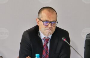 Акт за цифровите услуги 
                                                                                                КЗП е готова за прилагането на Акта за цифровите услуги, но по-малките онлайн търговци трябва да повишат прозрачността, каза в интервю за БТА Александър Колячев