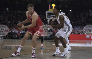 Александър Везенков и Олимпиакос претърпяха тежко поражение при гостуването на Барселона в Евролигата, Партизан надви Цървена звезда в дерби в Белград