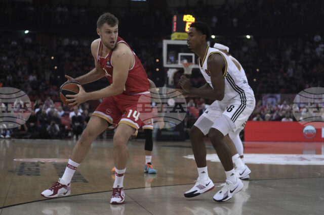 Александър Везенков и Олимпиакос претърпяха тежко поражение при гостуването на Александър Везенков и Олимпиакос претърпяха тежко поражение при гостуването на Барселона в Евролигата, Партизан надви Цървена звезда в дерби в Белград