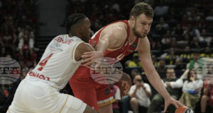 Александър Везенков изигра силен мач, но Олимпиакос загуби от Валенсия в Евролигата, Апоел надви Цървена звезда на Коди Милър-Макинтайър