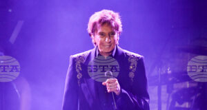 Американският певец Бари Манилоу ще се подложи на операция заради рак