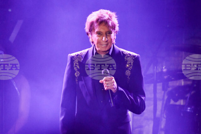 Американският певец Бари Манилоу ще се подложи на операция заради рак