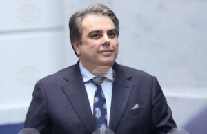 Асен Василев: Правителството да си ходи. Докато се извъртят мандатите, ще мине месец, и пак ще се похвалят, че са ни вкарали в еврозоната Асен Василев