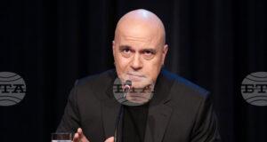 БТВ е частна фирма и може да си позволява да назначава и да уволнява когото си иска, коментира Слави Трифонов по повод протеста за Мария Цънцарова