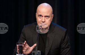 БТВ е частна фирма и може да си позволява да назначава и да уволнява когото си иска, коментира Слави Трифонов по повод протеста за Мария Цънцарова