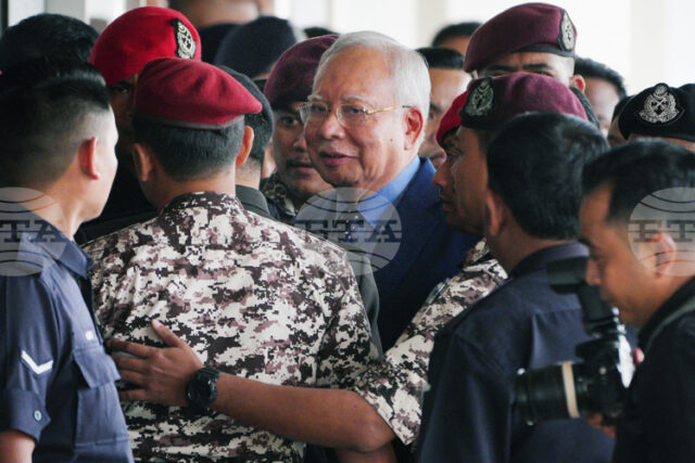 Бившият малайзийски премиер Наджиб Разак беше признат за виновен за злоупотреба с власт и пране на пари