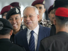 Бившият премиер на Малайзия Наджиб Разак призова за спокойствие след новата присъда и обеща да продължи борбата си