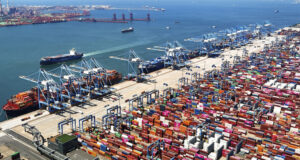 Ръст на продажбите на дребно и на промишленото производство в Китай за януари и февруари, показват официални данни