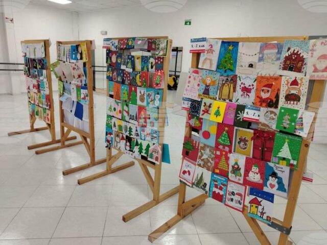 Близо 300 картички от цялата страна пристигнаха за коледния конкурс Близо 300 картички от цялата страна пристигнаха за коледния конкурс на читалището в Дулово