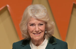 Британската кралица Камила посети снимачната площадка на сериала „Съперници“