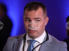 Бурното море не позволява евакуация на екипажа на танкера, заседнал край Ахтопол, каза директорът на „Гранична полиция“ Бурното море не позволява евакуация на екипажа на танкера, заседнал край Ахтопол, каза директорът на "Гранична полиция"