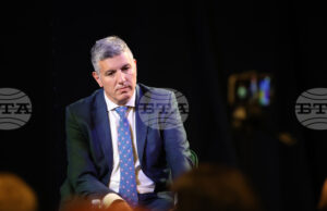 България се вдигна, написа във Фейсбук депутатът от "Продължаваме промяната-Демократична България" Андрей Цеков.