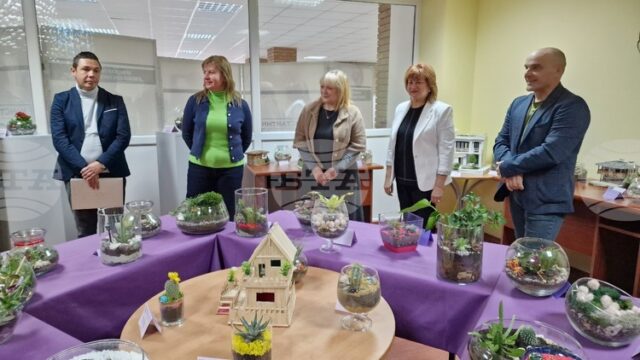 В Шуменския университет бе открит базар на растителни терариуми в В Шуменския университет бе открит базар на растителни терариуми в подкрепа на дневен център за пълнолетни лица с увреждания