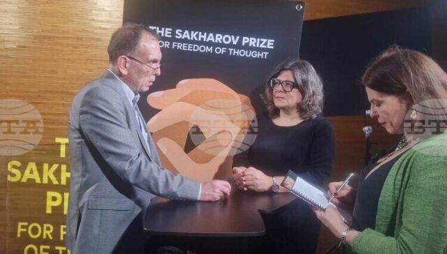 В интервю за БТА Беларус явно има план за затворения В интервю за БТА
Беларус явно има план за затворения Анджей Почобут – чакаме да чуем какъв е залогът, заяви представителката на носителя на наградата „Сахаров“ Ана Кетлинска