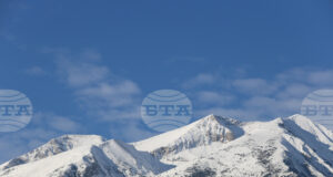 Във високите части на Рила и Пирин духа бурен вятър, предупреждават от Планинската спасителна служба