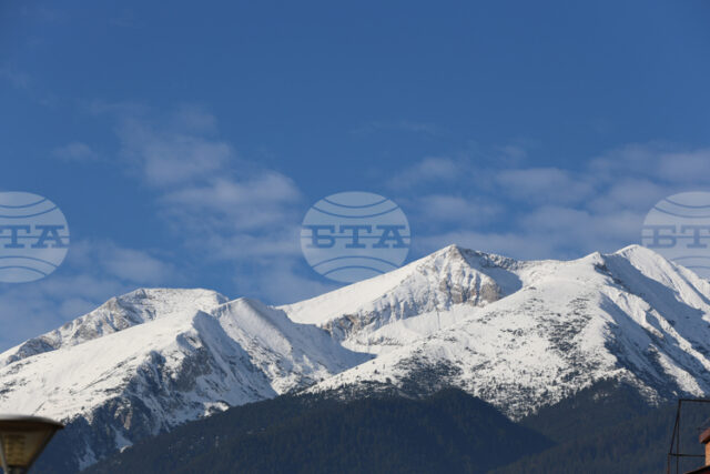 Във високите части на Рила и Пирин духа бурен вятър, предупреждават от Планинската спасителна служба