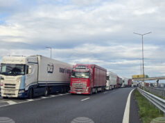 Възстановено е движението на тежкотоварни автомобили над 12 т при граничния преход "Кулата", съобщиха от Агенцията "Пътна инфраструктура".