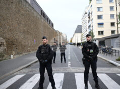 Въоръжен с нож мъж беше застрелян от полицията в Корсика, след като заплашил минувачи