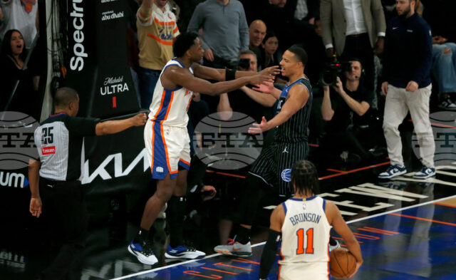 Гардът на Орландо Дезмънд Бейн е глобен от НБА с Гардът на Орландо Дезмънд Бейн е глобен от НБА с 35 хиляди долара за замерване на опонент с топката