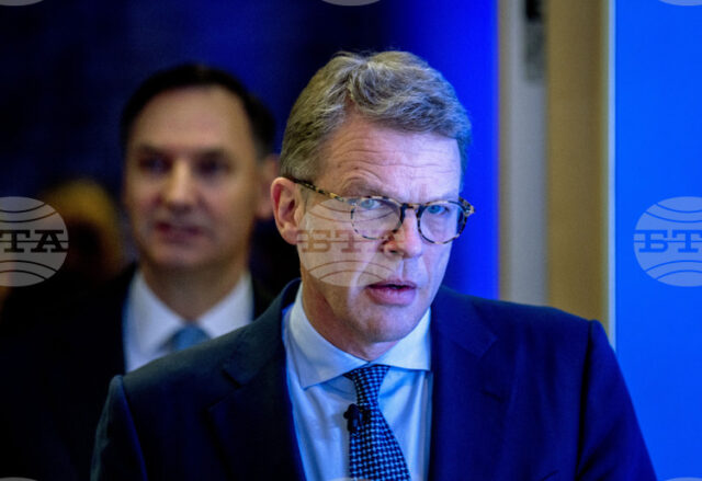 Германците трябва да работят повече, призова президентът на „Дойче банк“ Кристиан Зевинг