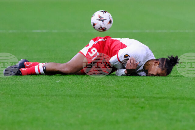 Героят на Кот д'Ивоар Алер е изправен пред тревожно очакване Героят на Кот д'Ивоар Алер е изправен пред тревожно очакване преди Купата на нациите