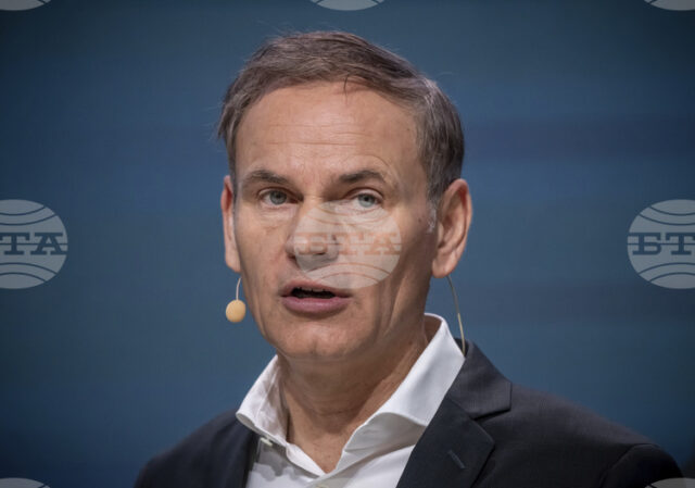 Главният изпълнителен директор на „Фолксваген Груп“ планира да продължи програмата Главният изпълнителен директор на „Фолксваген Груп“ планира да продължи програмата за икономии и реорганизация на компанията