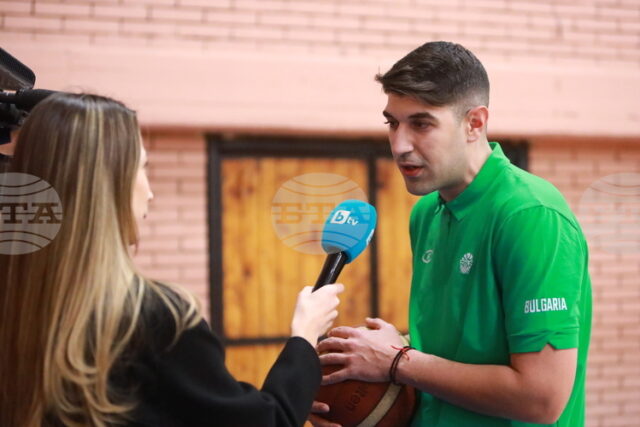 Гръцки треньор води кампа на 16-годишните девойки от националния тим по баскетбол на България