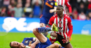 Дан Бърн от Нюкасъл е със счупено ребро и увреден бял дроб