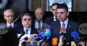 Датата за извънредни избори ще бъде определена от президента, заяви председателят на ПП Асен Василев след консултациите при Румен Радев