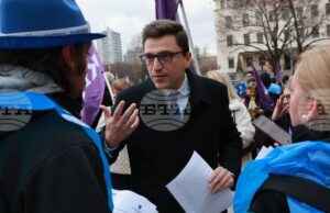 Депутати коментираха исканията на синдикатите на влизане в парламента