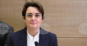 Директорката на Лувъра каза, че музеят ще бъде отворен за посетители на коледните празници