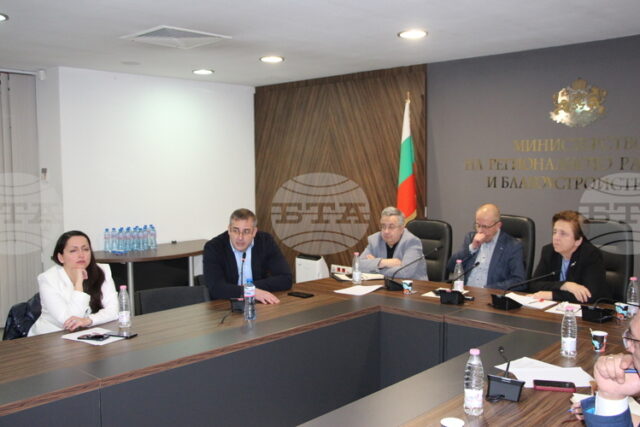 До края на годината България ще подаде на Европейската комисия До края на годината България ще подаде на Европейската комисия първа версия на проекта за Национален план за саниране на сгради